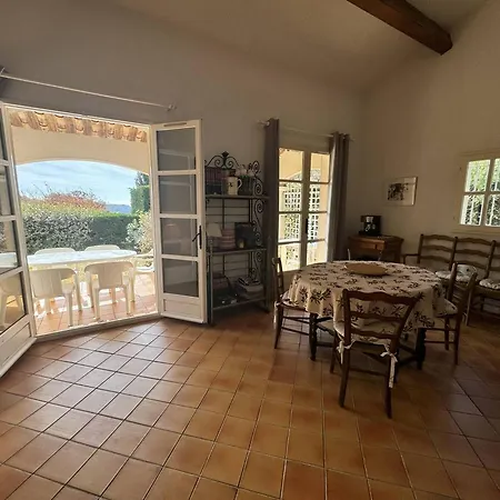 Holiday home Maison Individuelle 2 Avec Jardin, Piscine Et Tennis, Proche Du Centre-village - Fr-1-726-44